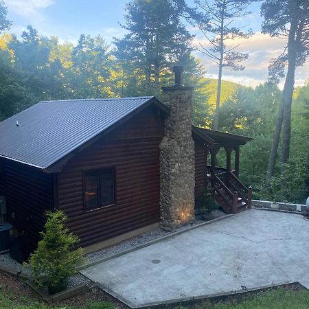 הוילה Cherry Log The Cozy Lazy Laurel With Year-Round Mountain Views, Hot Tub, Fire Pit מראה חיצוני תמונה