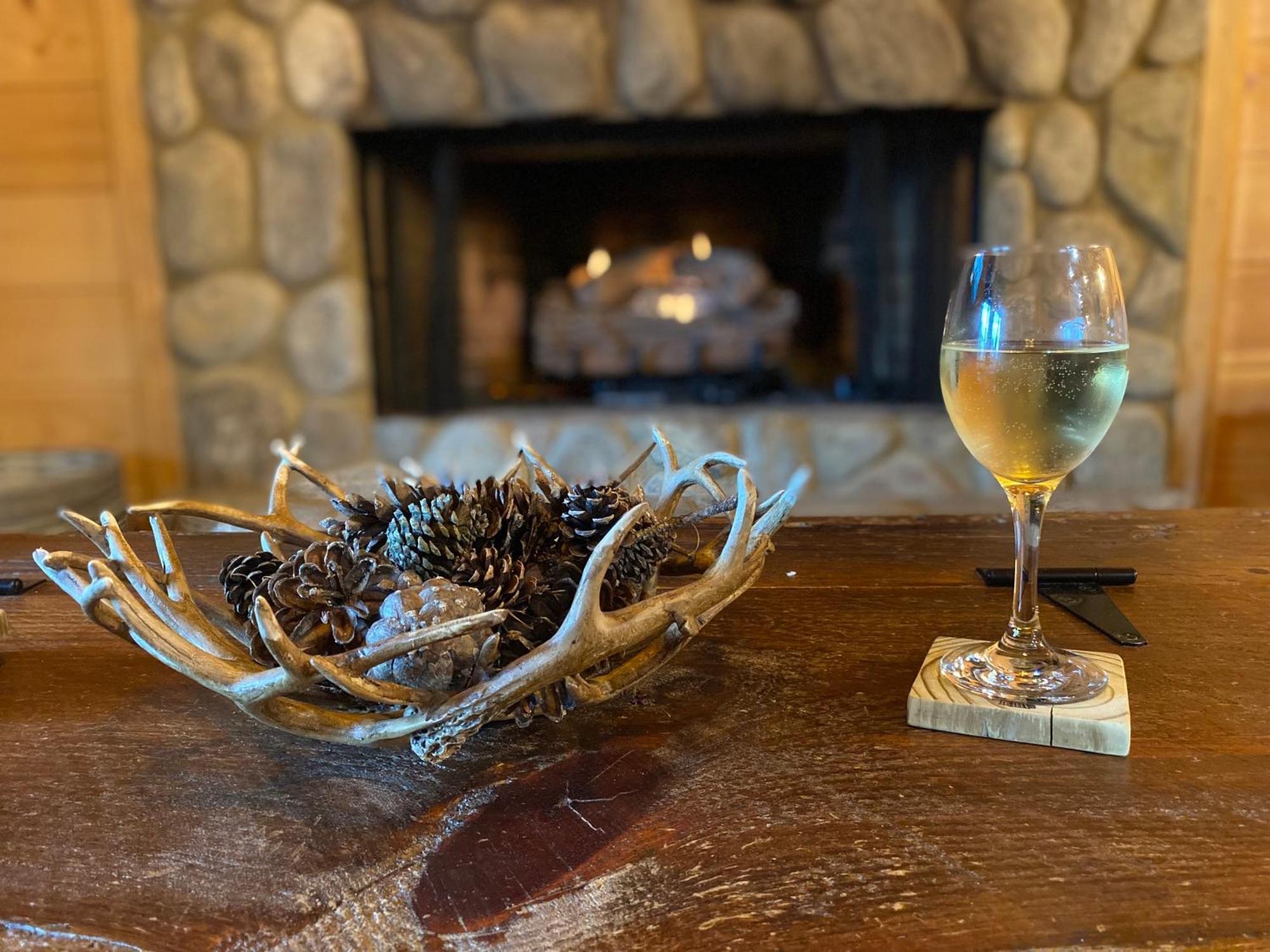 הוילה Cherry Log The Cozy Lazy Laurel With Year-Round Mountain Views, Hot Tub, Fire Pit מראה חיצוני תמונה
