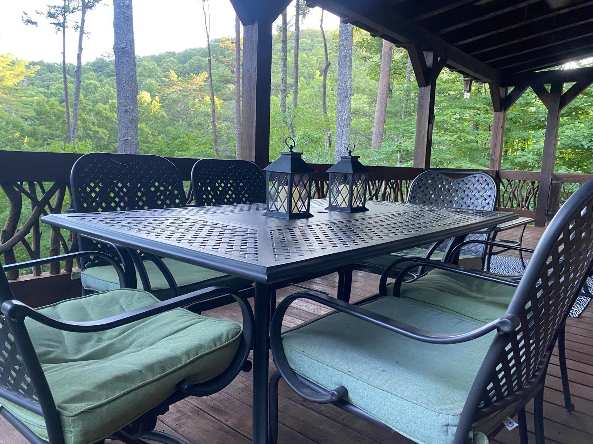 הוילה Cherry Log The Cozy Lazy Laurel With Year-Round Mountain Views, Hot Tub, Fire Pit מראה חיצוני תמונה