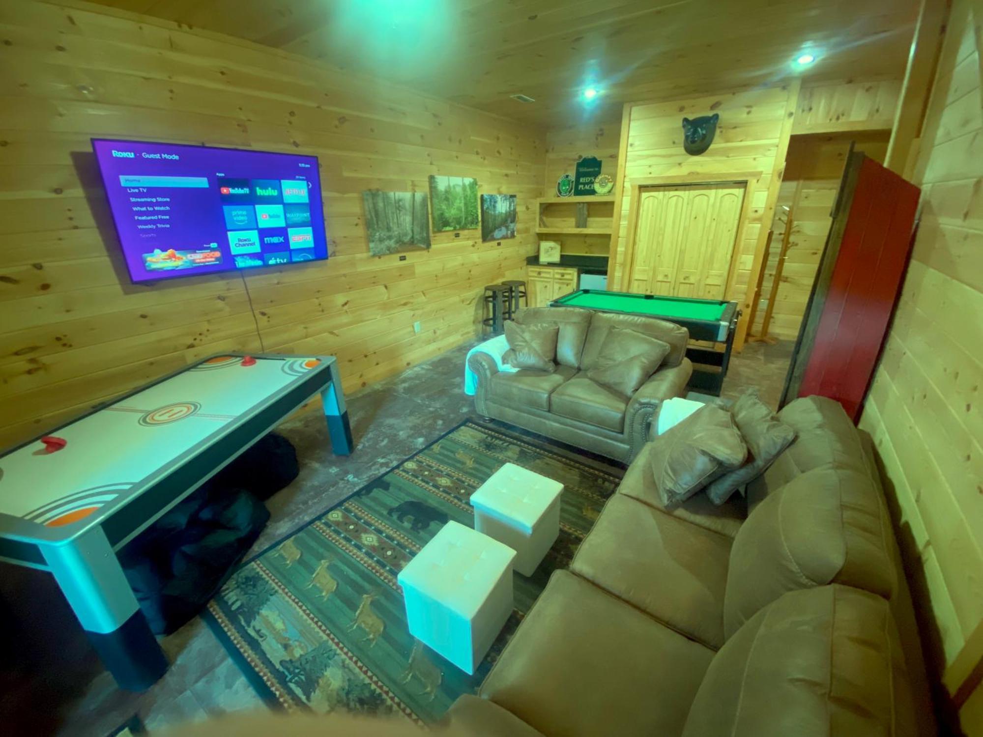 הוילה Cherry Log The Cozy Lazy Laurel With Year-Round Mountain Views, Hot Tub, Fire Pit מראה חיצוני תמונה