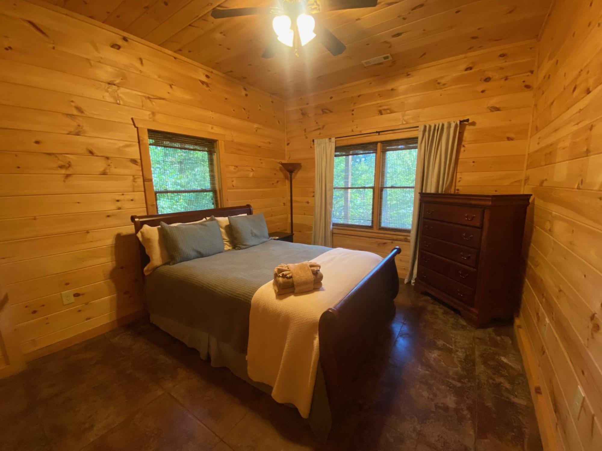 הוילה Cherry Log The Cozy Lazy Laurel With Year-Round Mountain Views, Hot Tub, Fire Pit מראה חיצוני תמונה