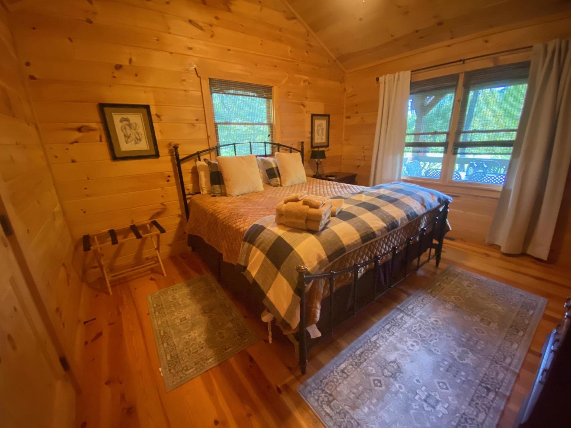 הוילה Cherry Log The Cozy Lazy Laurel With Year-Round Mountain Views, Hot Tub, Fire Pit מראה חיצוני תמונה